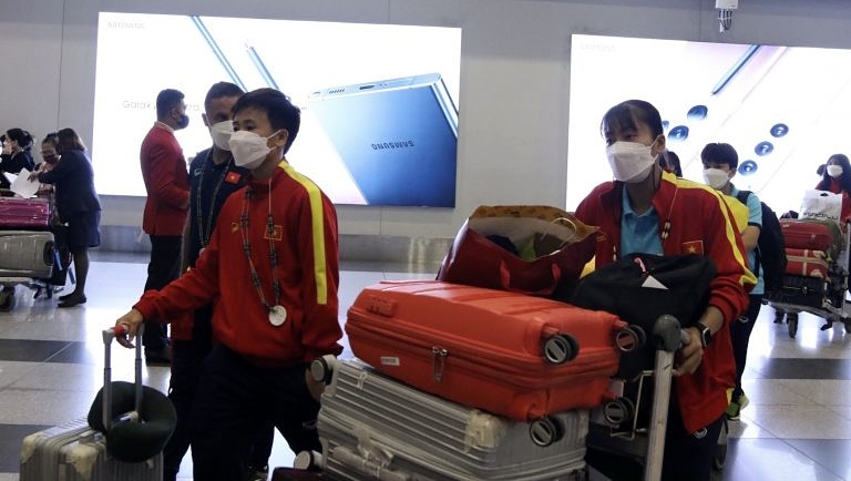 VN footballers arrive in Philippines for 2022 AFF Women's Championship